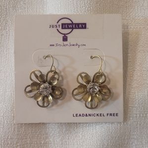 💐3/$20 Just Jewelry Simply Irresistible Flower Earrings
